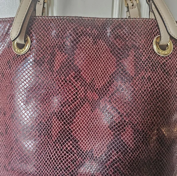 Michael KORS JET SET MAROON SNAKESKIN TOTE 🌼🌾 - Picture 5 of 8